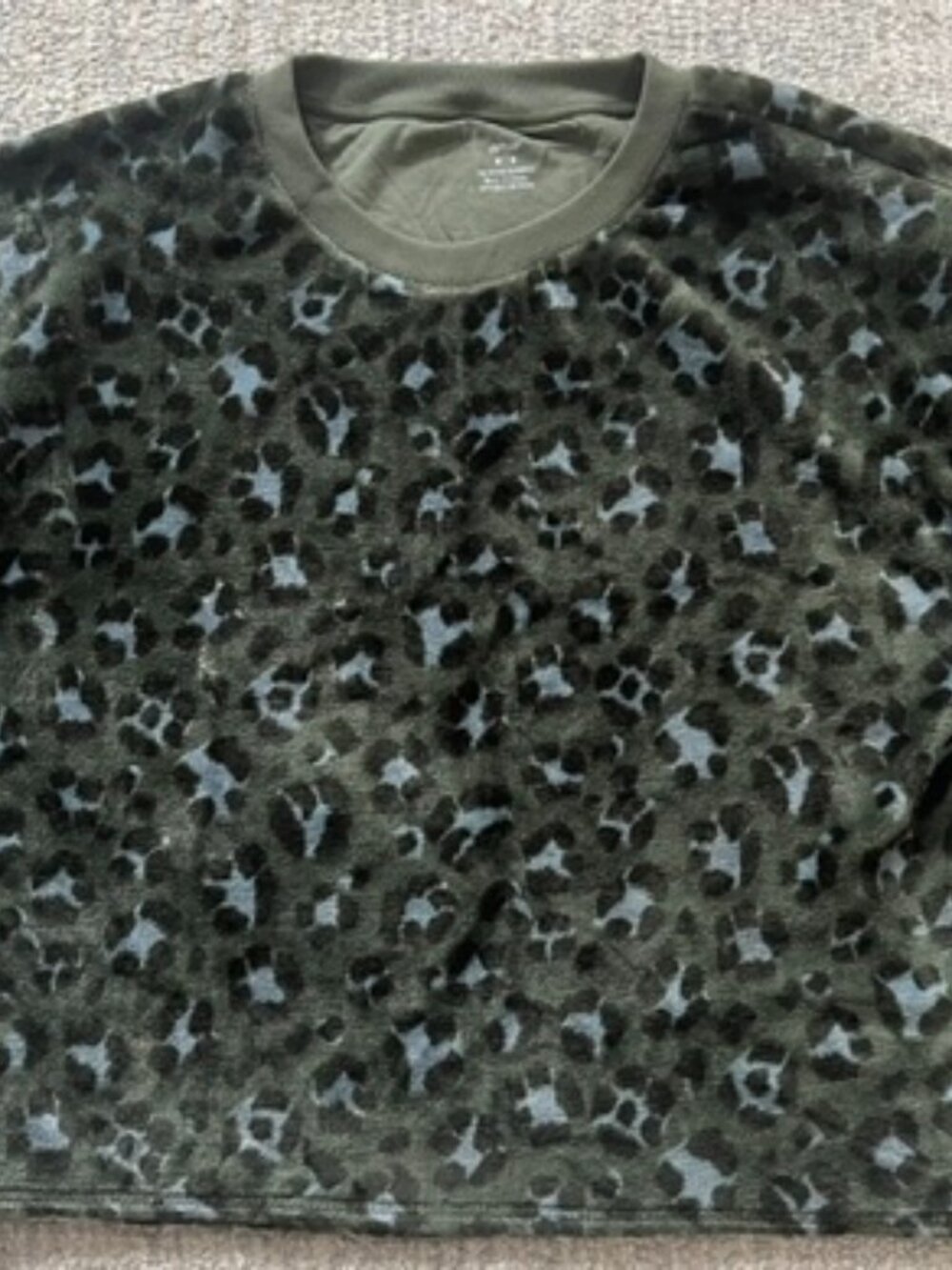 Aerie Women's leopard green Fuzzy fleece crewneck sweatshirt SZ M